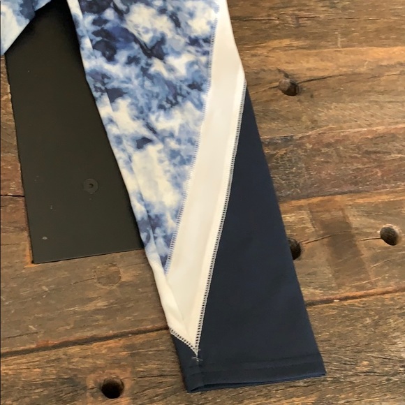 Hollister Yoga 🧘♀️ Workout Soft Leggings NWT - Picture 3 of 8